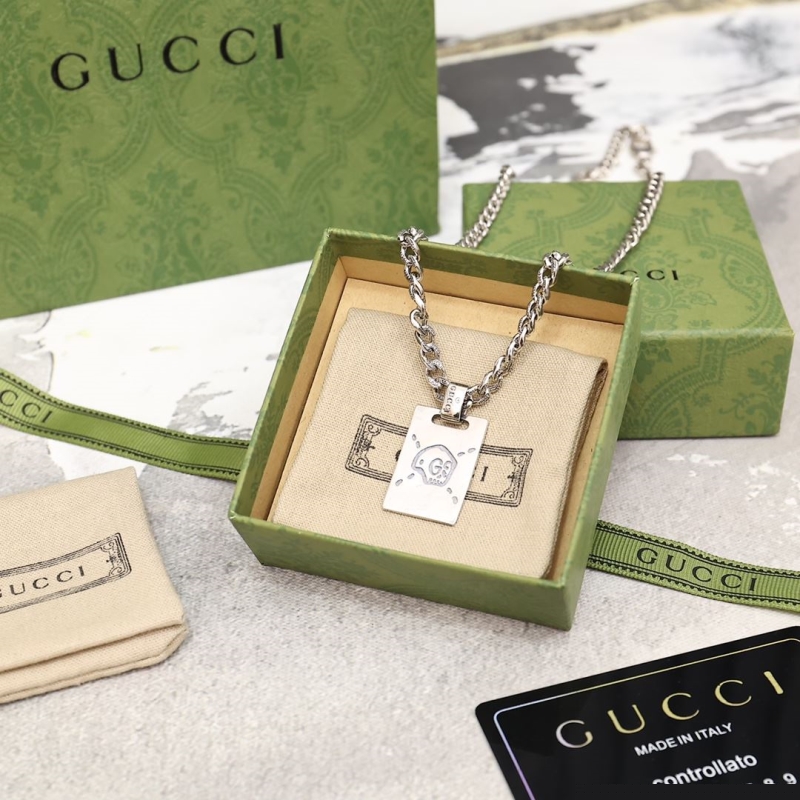 G*u*i necklaces
